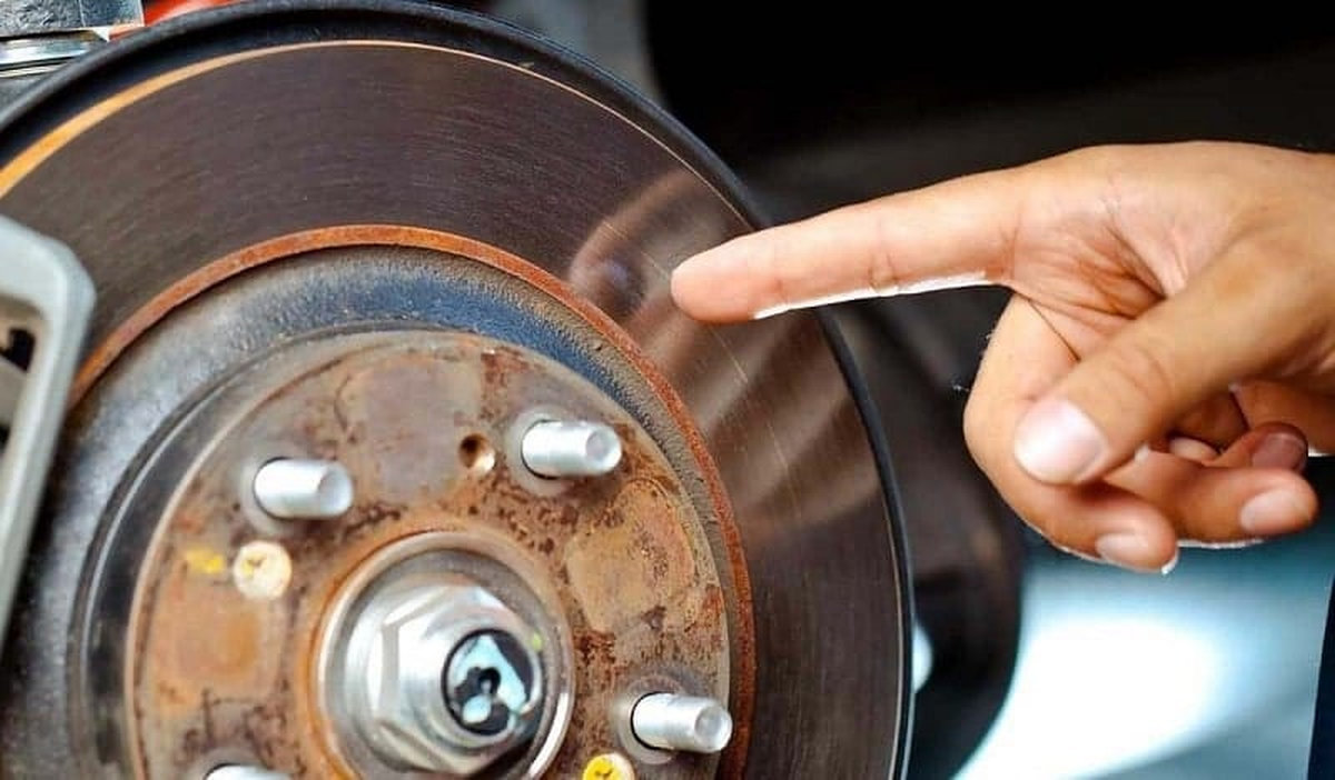 Dịch vụ thay dầu phanh ô tô