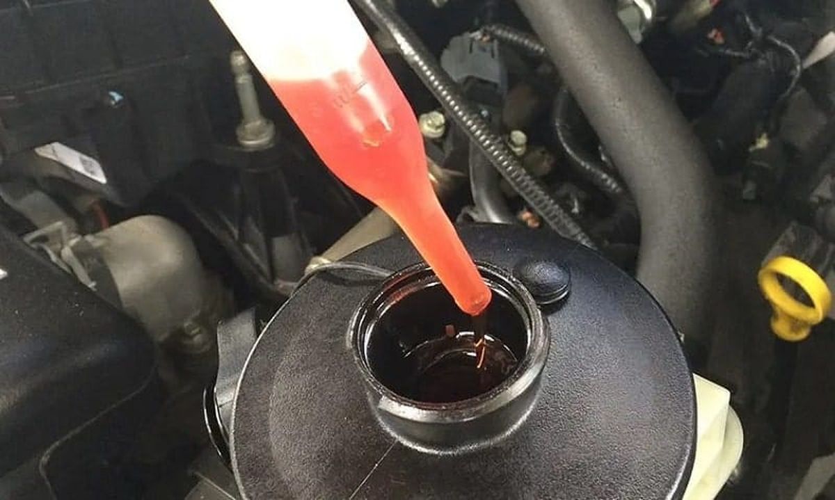 kiểm tra dầu trợ lực lái