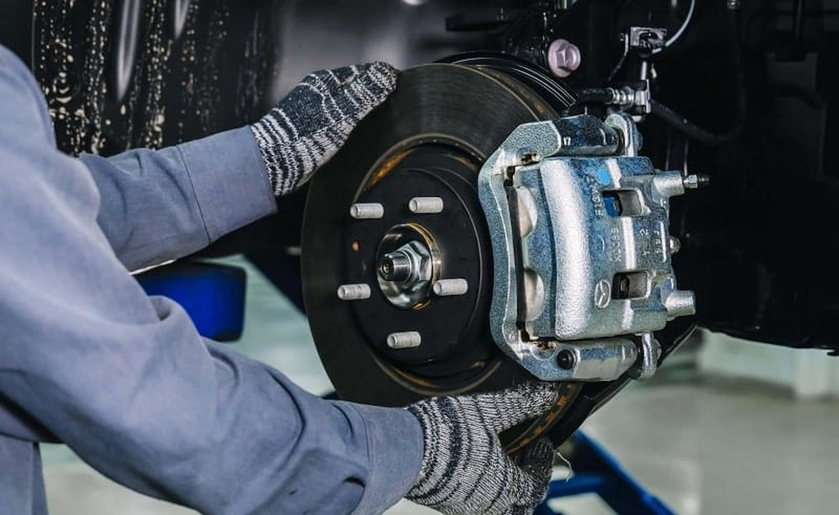 Gara thay dầu phanh ô tô chuyên nghiệp