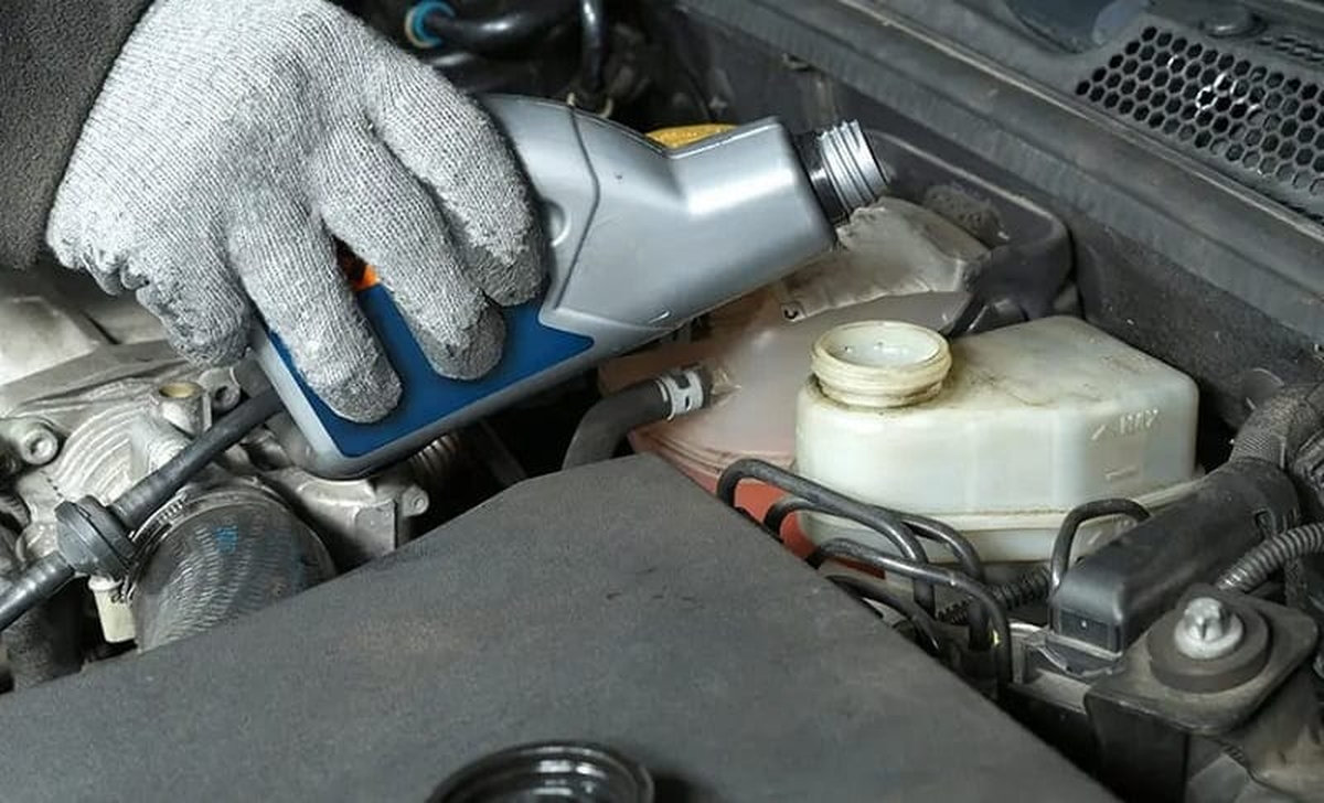 Gara thay dầu phanh ô tô giá rẻ