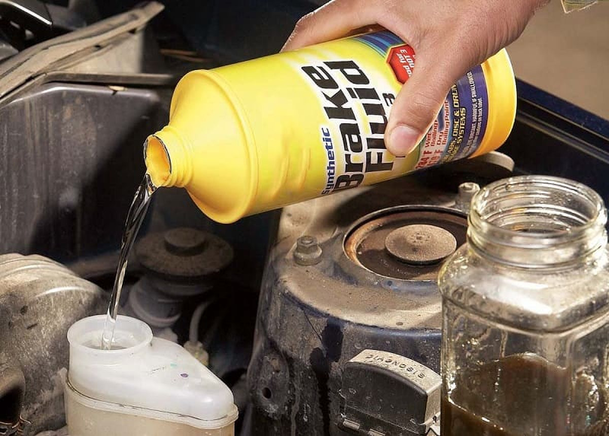 Gara thay dầu phanh ô tô uy tín