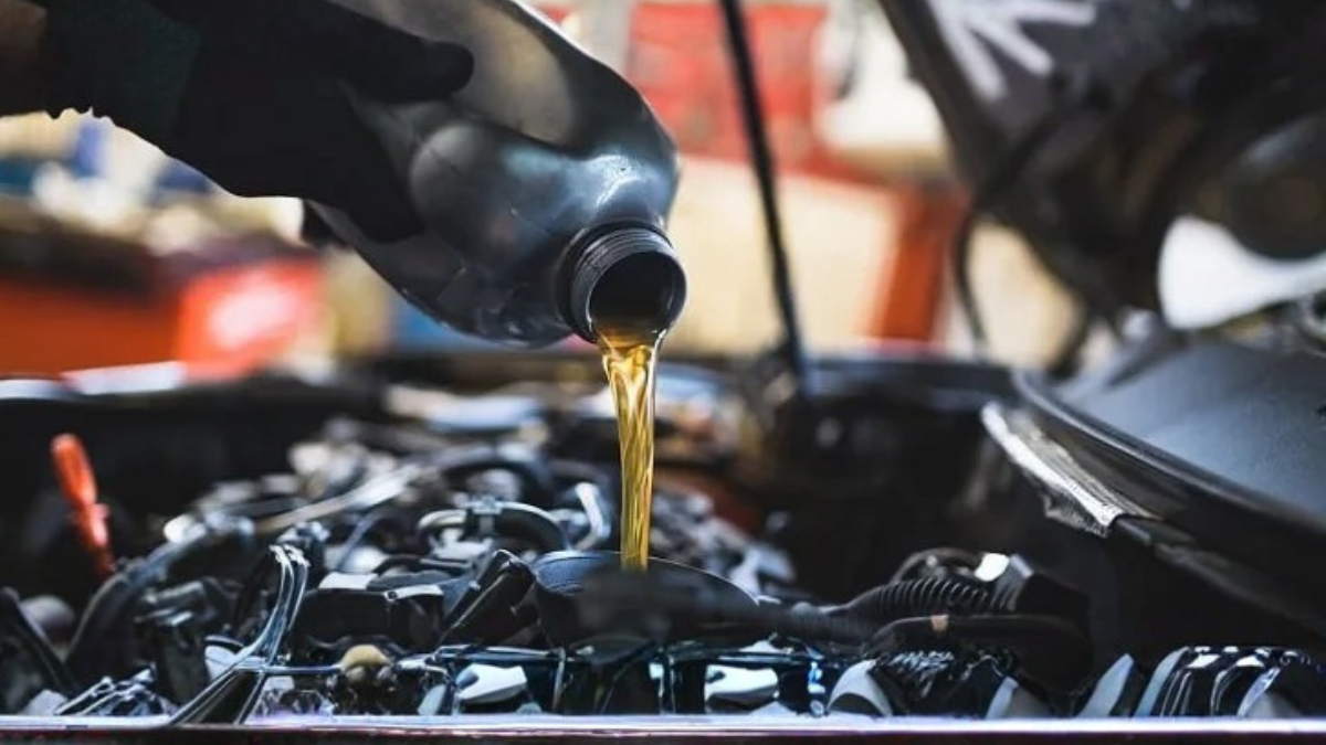 Xe ô tô ít đi bao lâu thì thay nhớt 