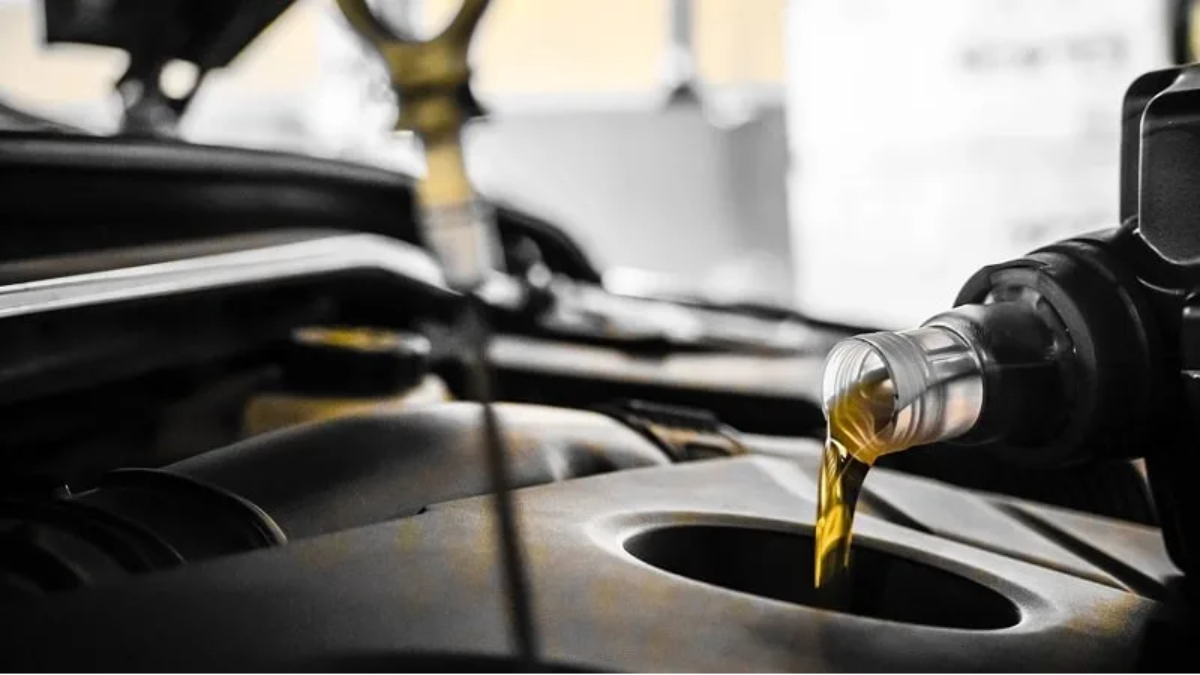 Xe ô tô ít chạy bao lâu thì thay nhớt