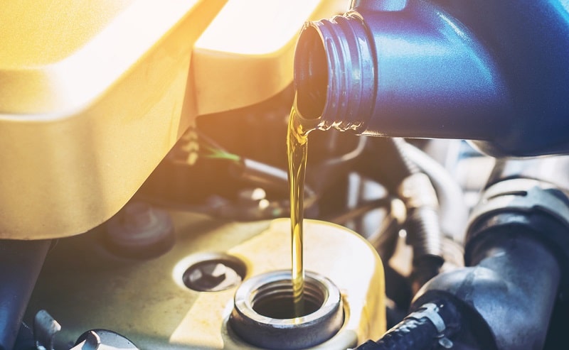 thời gian thay dầu ô tô phụ thuộc vào loại dầu nhớt