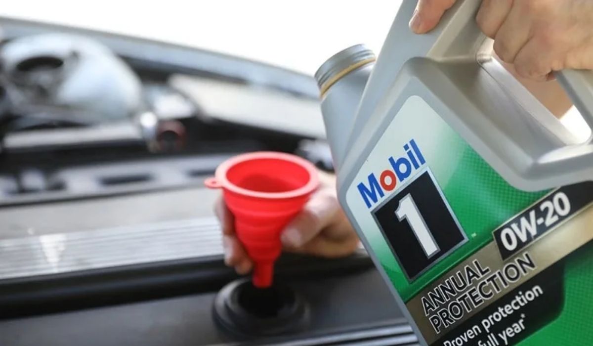 Thay dầu ô tô bao nhiêu tiền tại Hà Nội