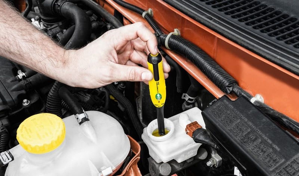cách kiểm tra dầu phanh ô tô