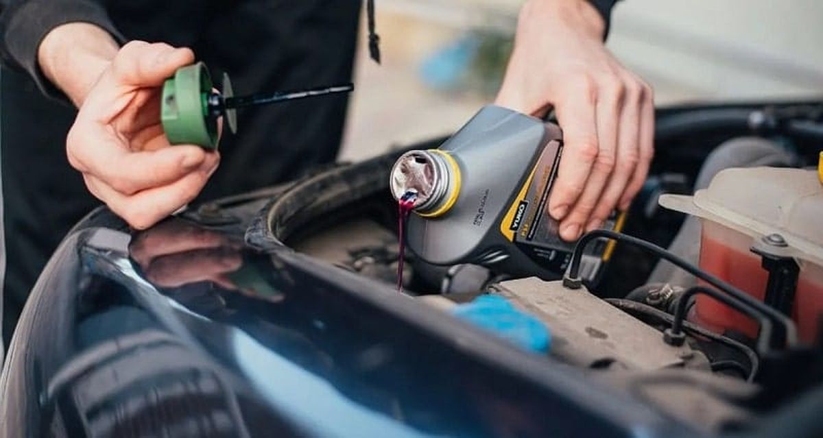 kiểm tra thay dầu trợ lực lái