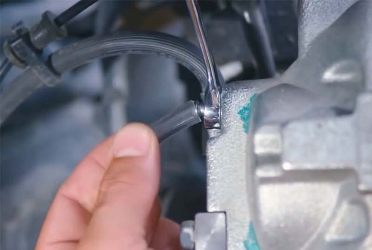 Hiện tượng dầu phanh ô tô lỗi