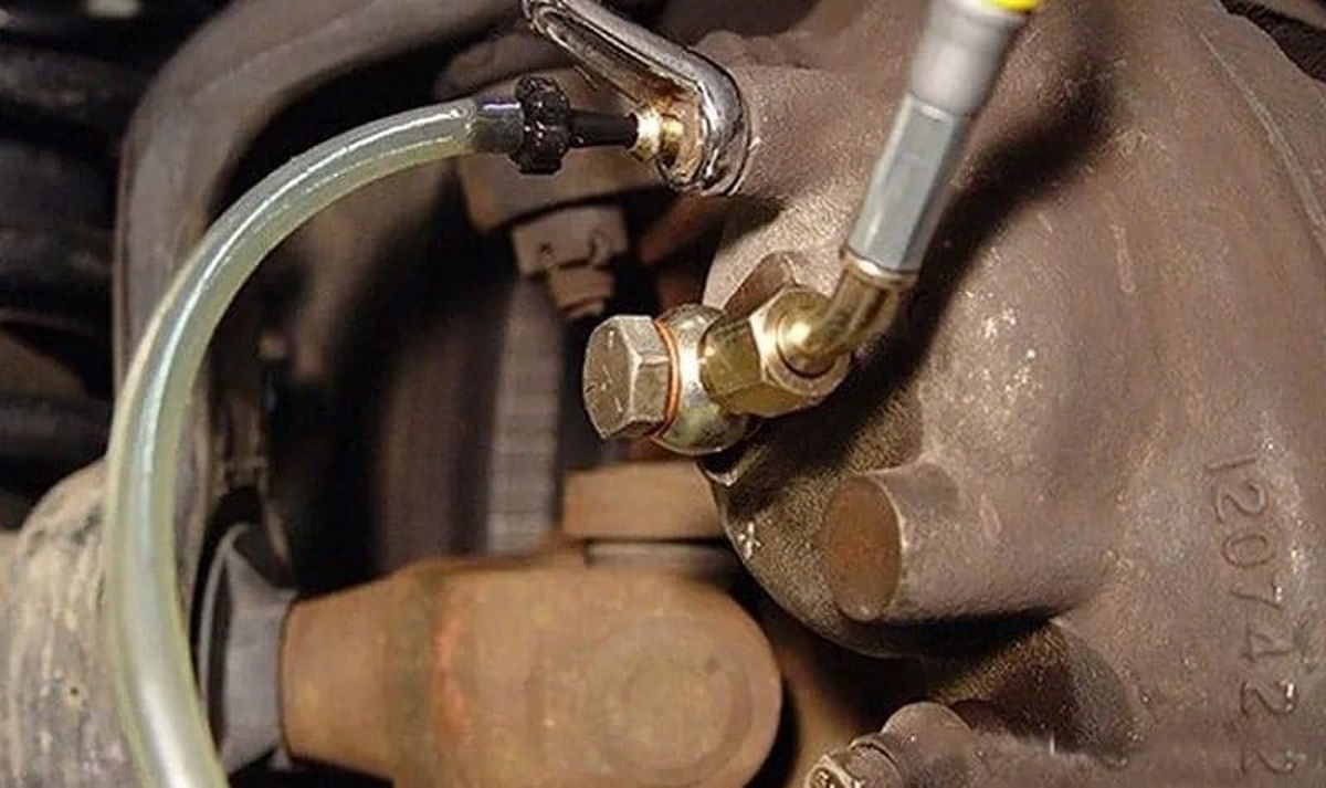 Lỗi chảy dầu phanh ô tô