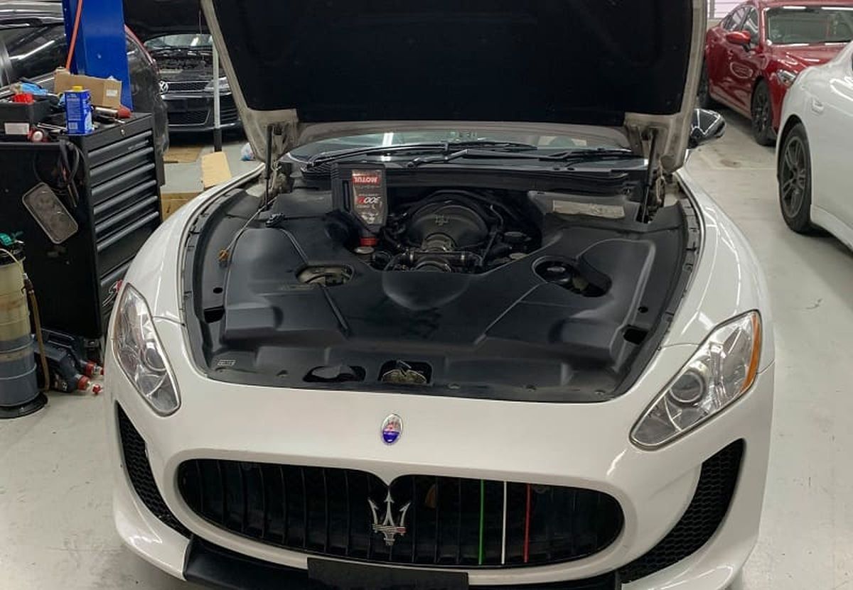 Tiến hành sửa chữa xe Maserati