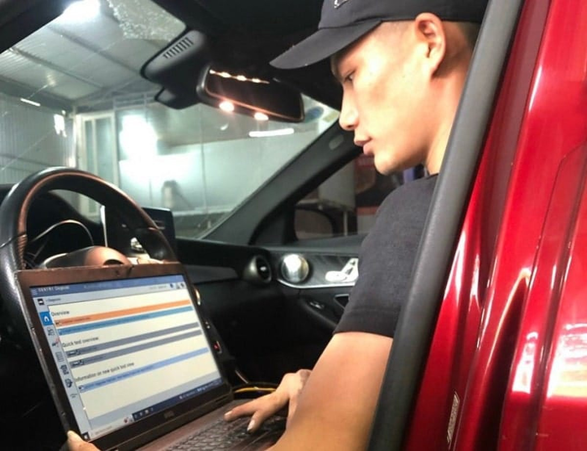 Gara sửa xe ô tô bị rung lắc tại Hà Nội