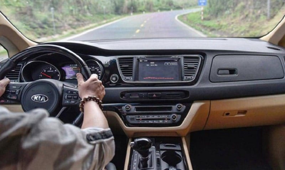 Xe ô tô nổ máy bị rung