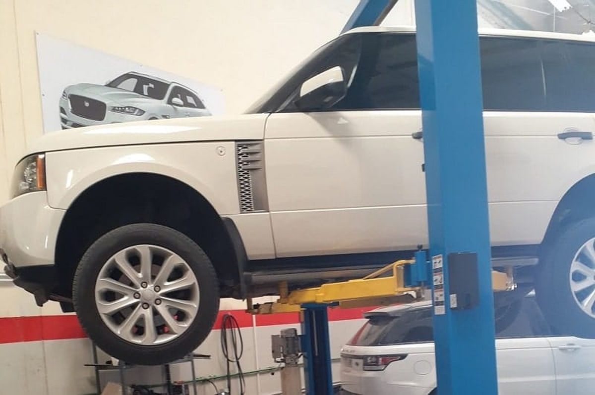 Sửa chữa thước lái xe Land Rover tại Hà Nội