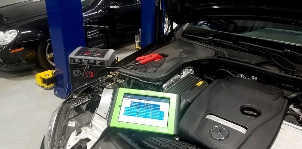 Báo lỗi trên xe Mercedes