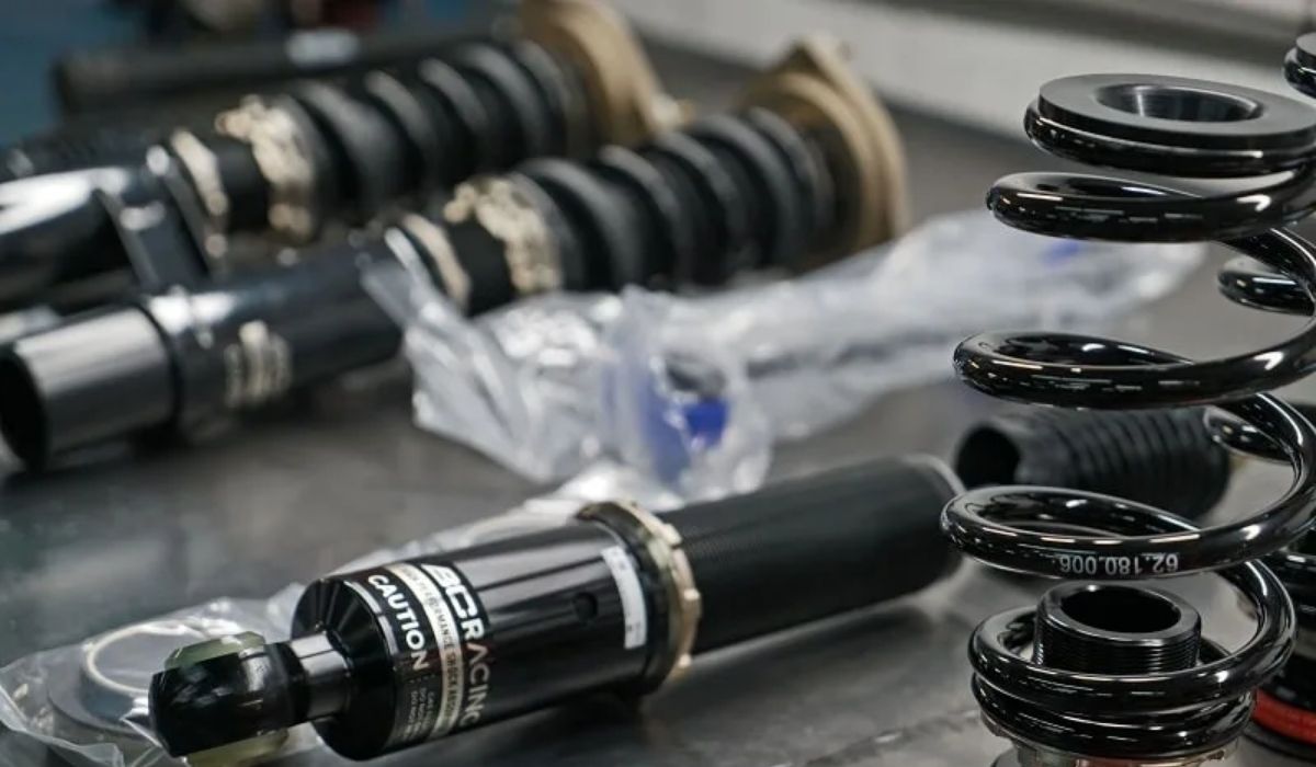 Thay giảm xóc ô tô