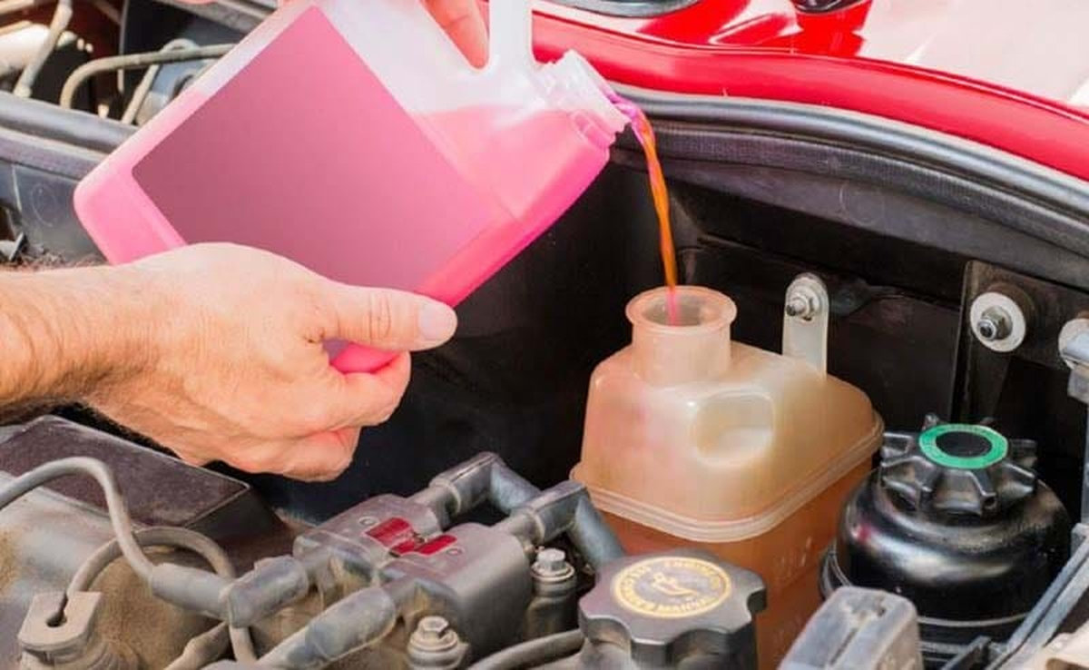 Bổ sung dung dịch phù hợp khi hao nước làm mát ô tô