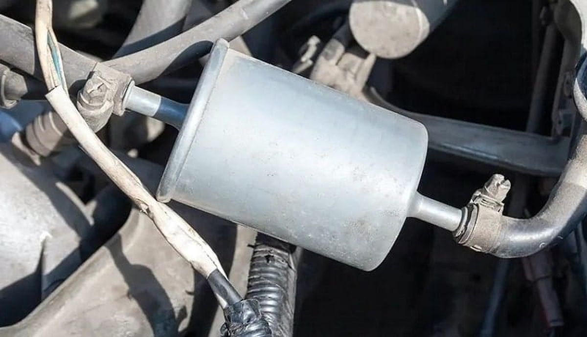 vị trí bơm xăng ô tô nằm ở đâu