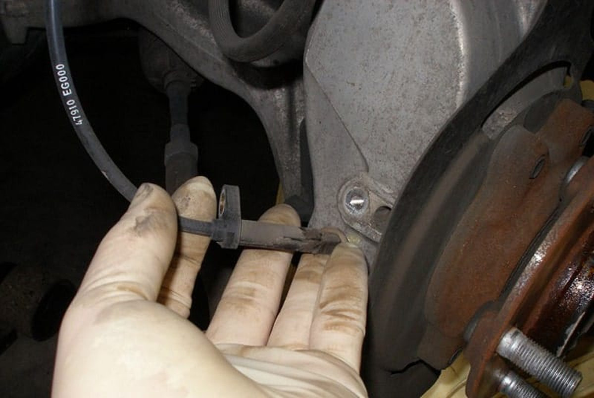 Cảm biến báo mòn má phanh