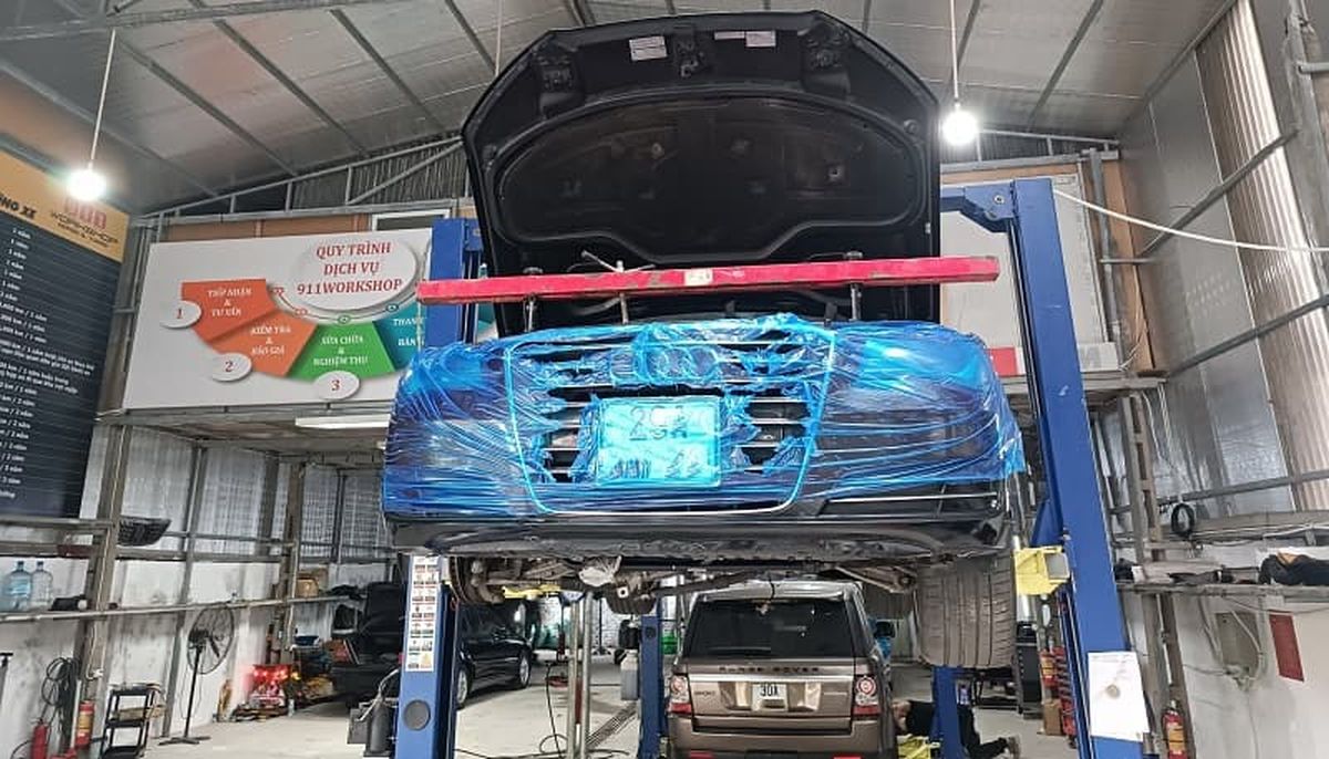 Nâng xe sửa chữa xe Audi A8