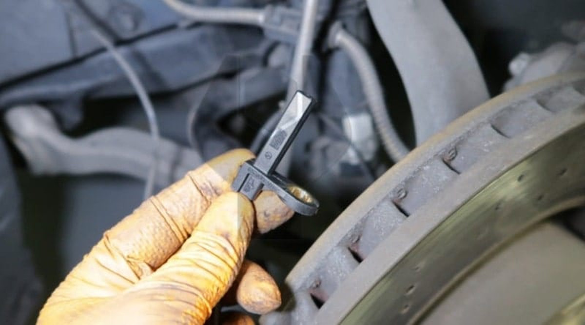  Cách vệ sinh cảm biến ABS