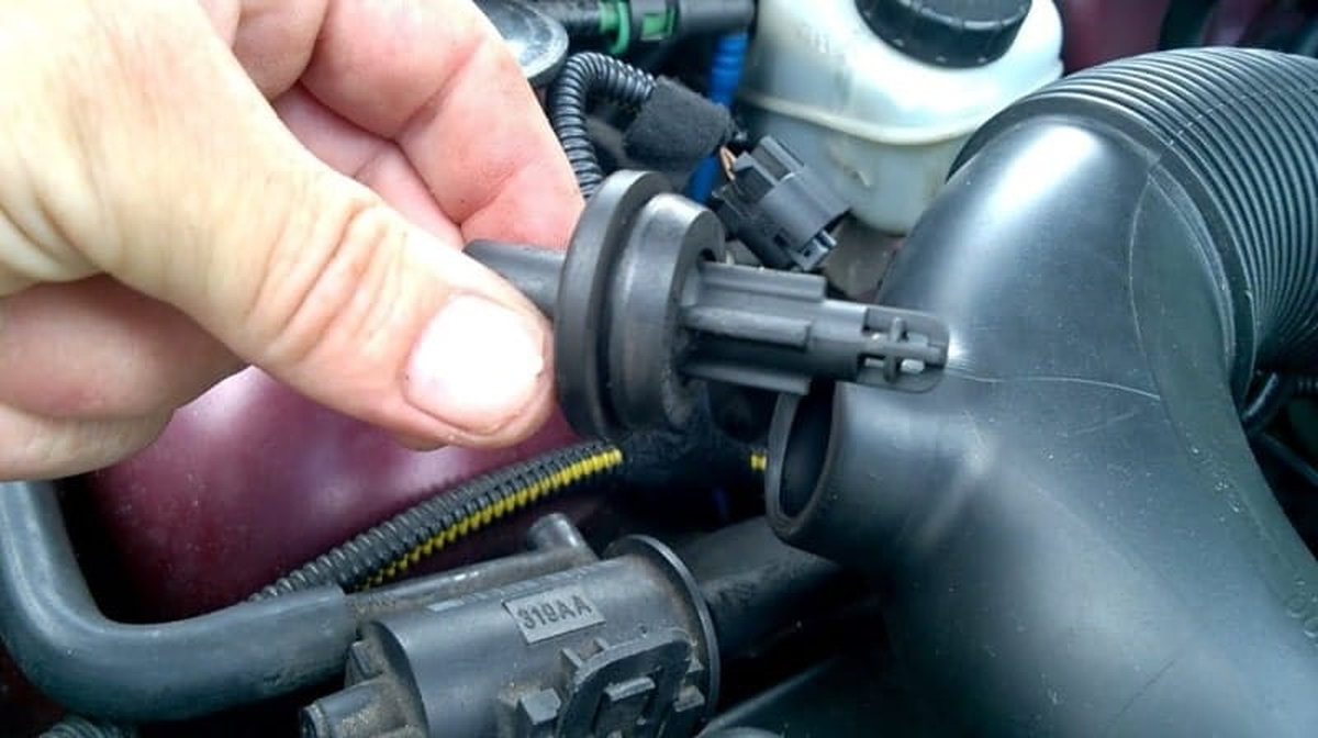 Cảm biến nhiệt độ khí nạp trên ô tô