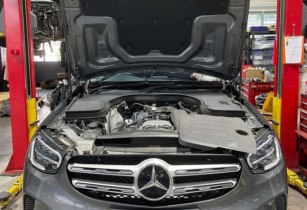 Gara đại tu động cơ xe Mercedes