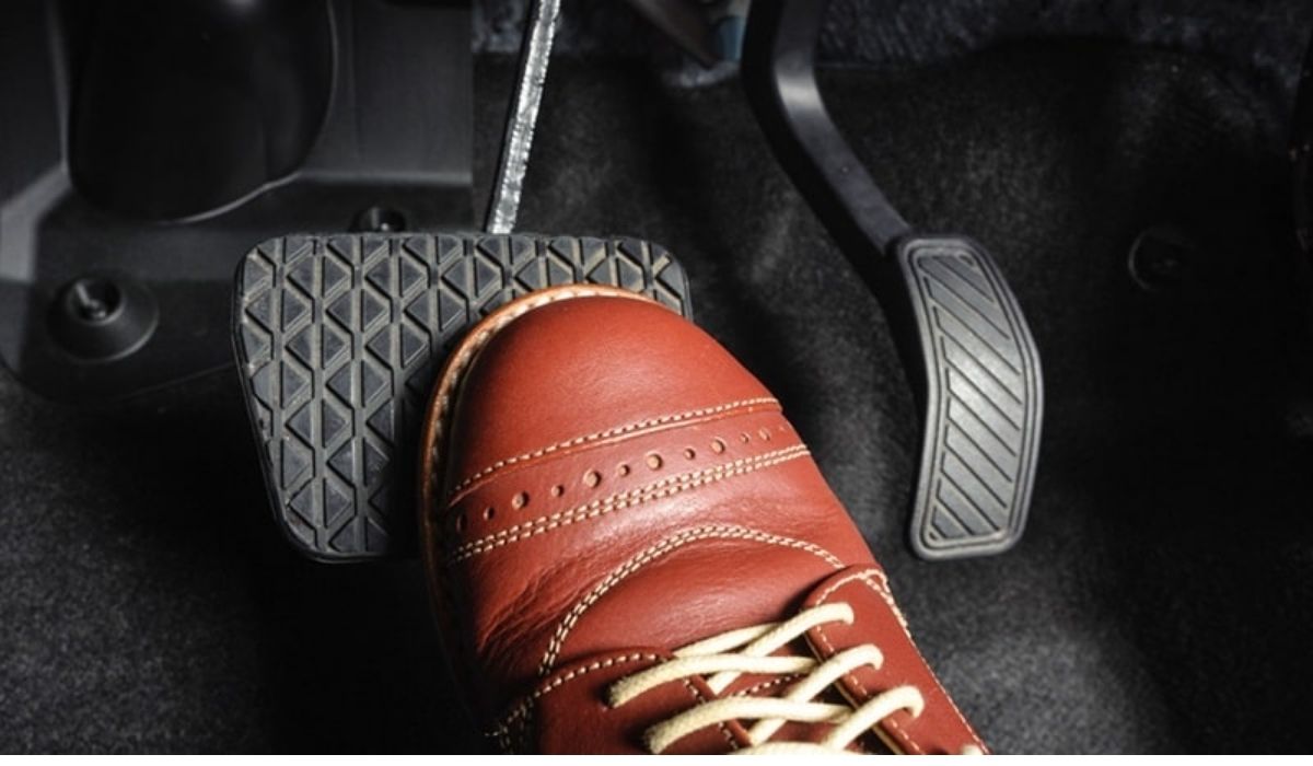 Giá má phanh ô tô toyota altis