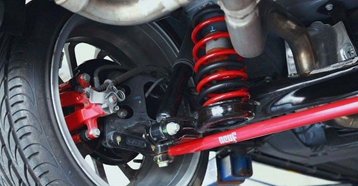 Hư hỏng hệ thống treo ô tô khiến xe mất cân bằng