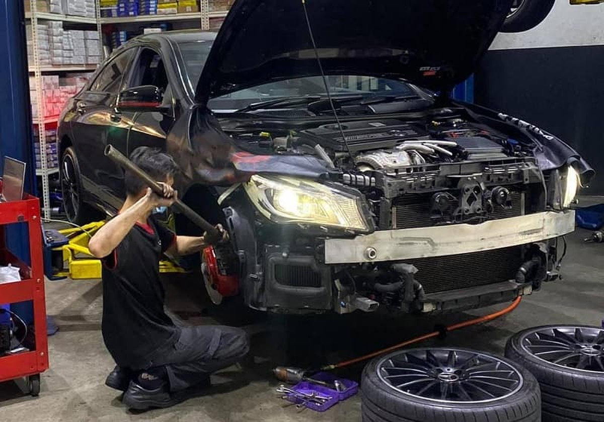 Gara sửa chữa xe Mercedes