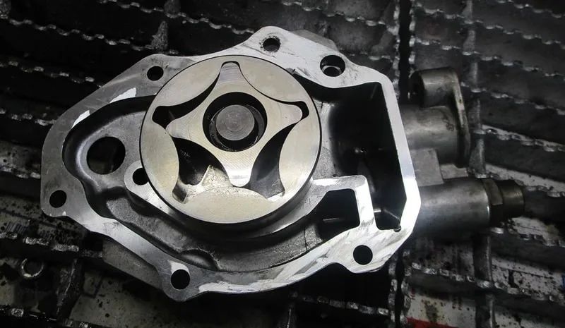 Bơm dầu bôi trơn ô tô