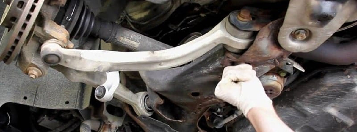 Thay càng chữ A trên ô tô tại Hà Nội