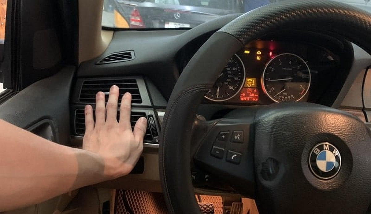 Máy lạnh phà hơi nóng