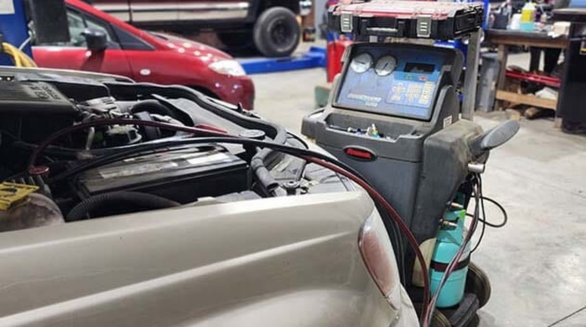 Sửa chữa máy lạnh xe hơi thổi ra hơi nóng