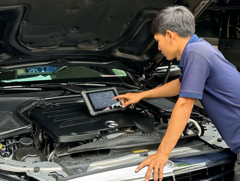 kiểm tra lỗi mercedes bằng máy tại long biên