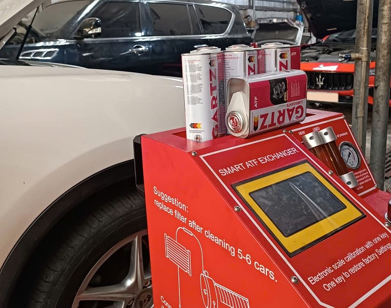 thay nhớt hộp số tự động tại 911 workshop