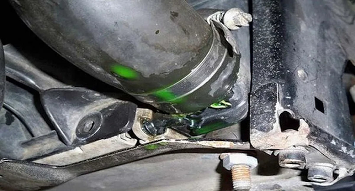 Xe hay bị tắt máy khi giảm ga