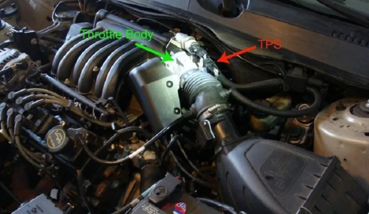 Xe ô tô đang chạy tự nhiên tắt máy