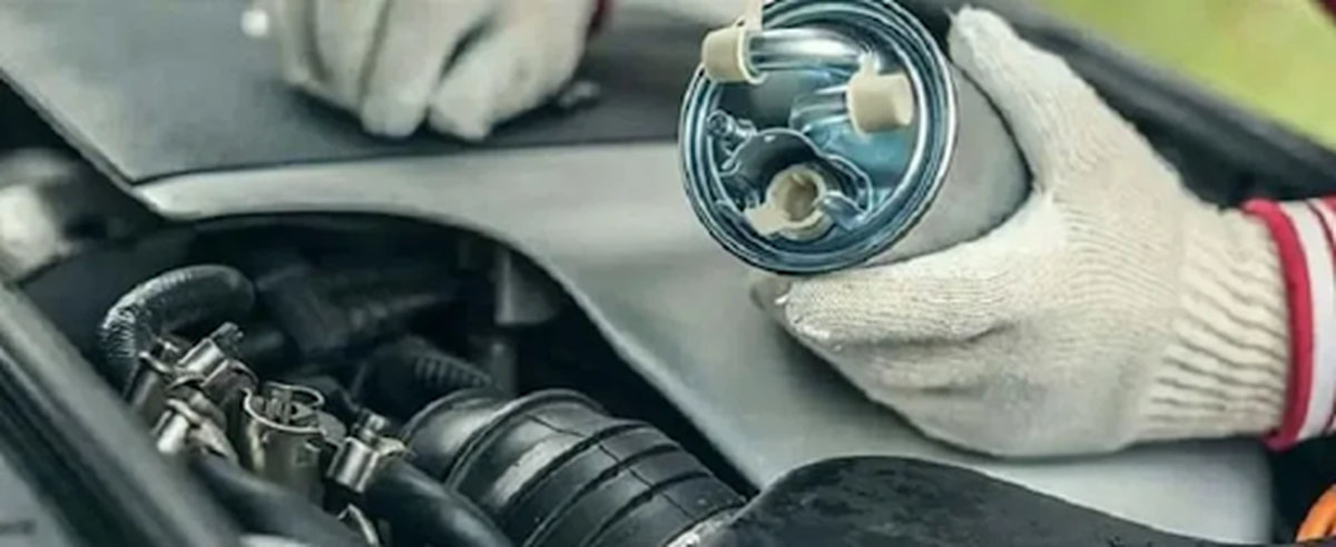 Xe ô tô đang đi chết máy