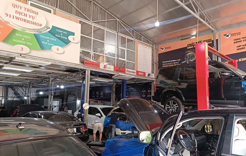 gara ô tô vệ sinh họng nạp bằng đá khô tại hà nội