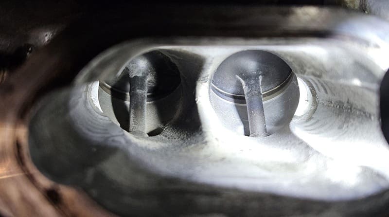 vệ sinh họng nạp ô tô bằng đá khô tại 911 workshop